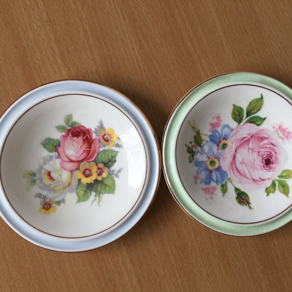 2 Paragon by appointment England 4" candy nut plates cabbage rose flower small